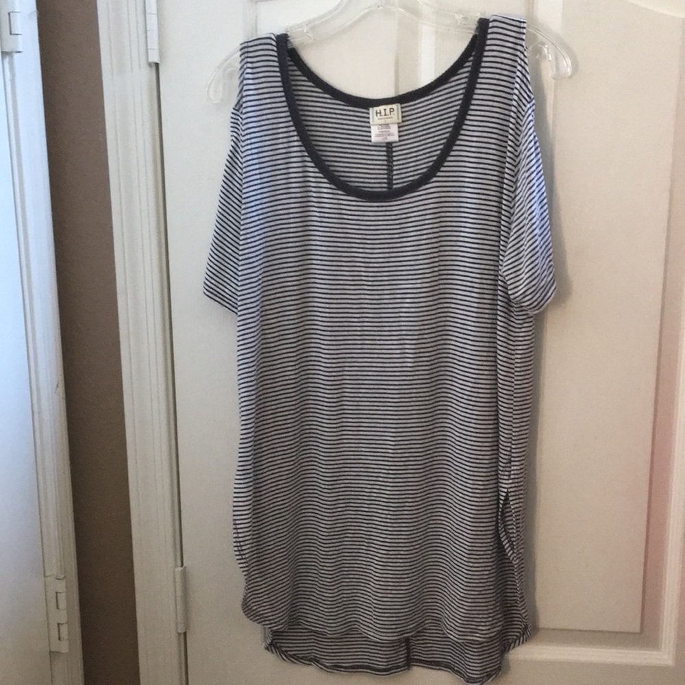 FINAL MARKDOWN Ladies’ h.i.p. Cold-shoulder Top (L)